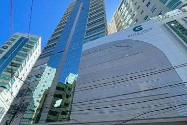 Apartamento para Venda em Itapema, meia praia, 2 dormitórios, 2 suítes, 3 banheiros, 3 vagas
