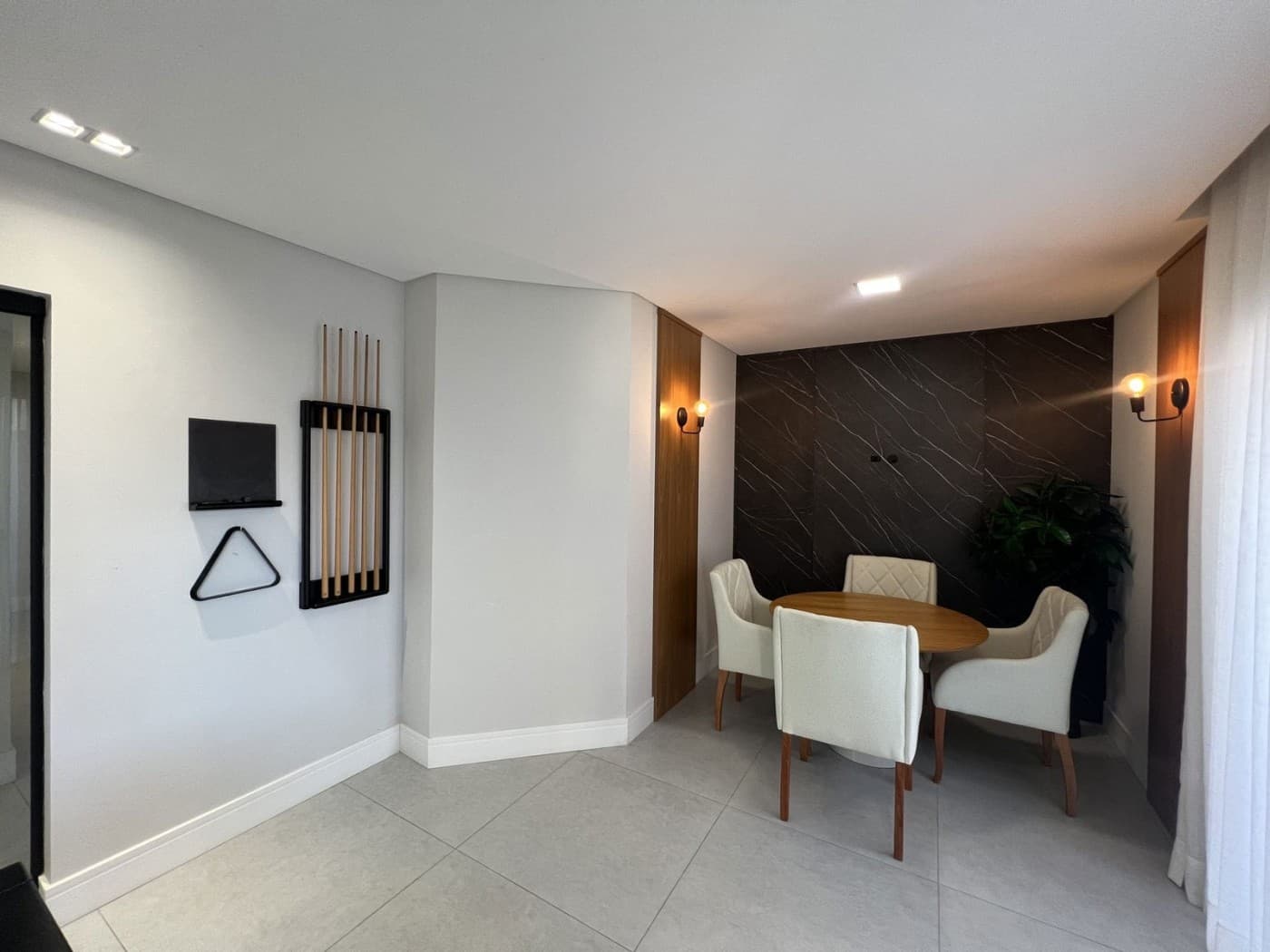 Apartamento para Venda em Porto Belo, Pereque, 3 dormitórios, 1 suíte, 3 banheiros, 2 vagas