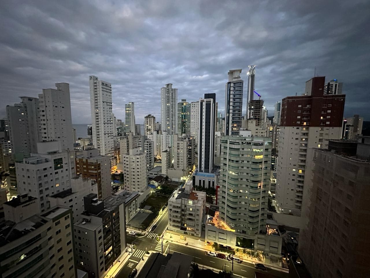 Apartamento para Venda em Balneário Camboriú, 3130, 4 dormitórios, 3 banheiros, 2 vagas