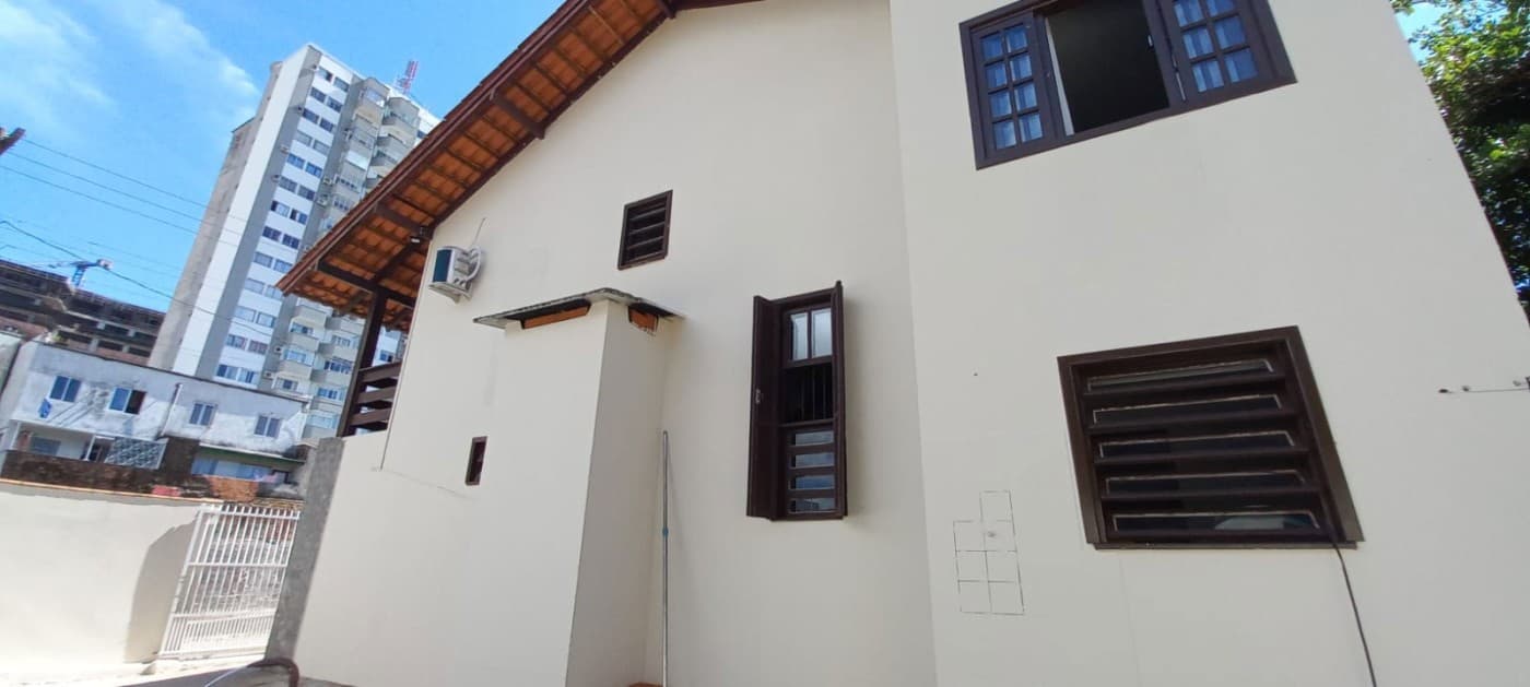 Casa para Venda em Balneário Piçarras, Rua Rio Negrinho,, 2 dormitórios, 3 banheiros, 2 vagas