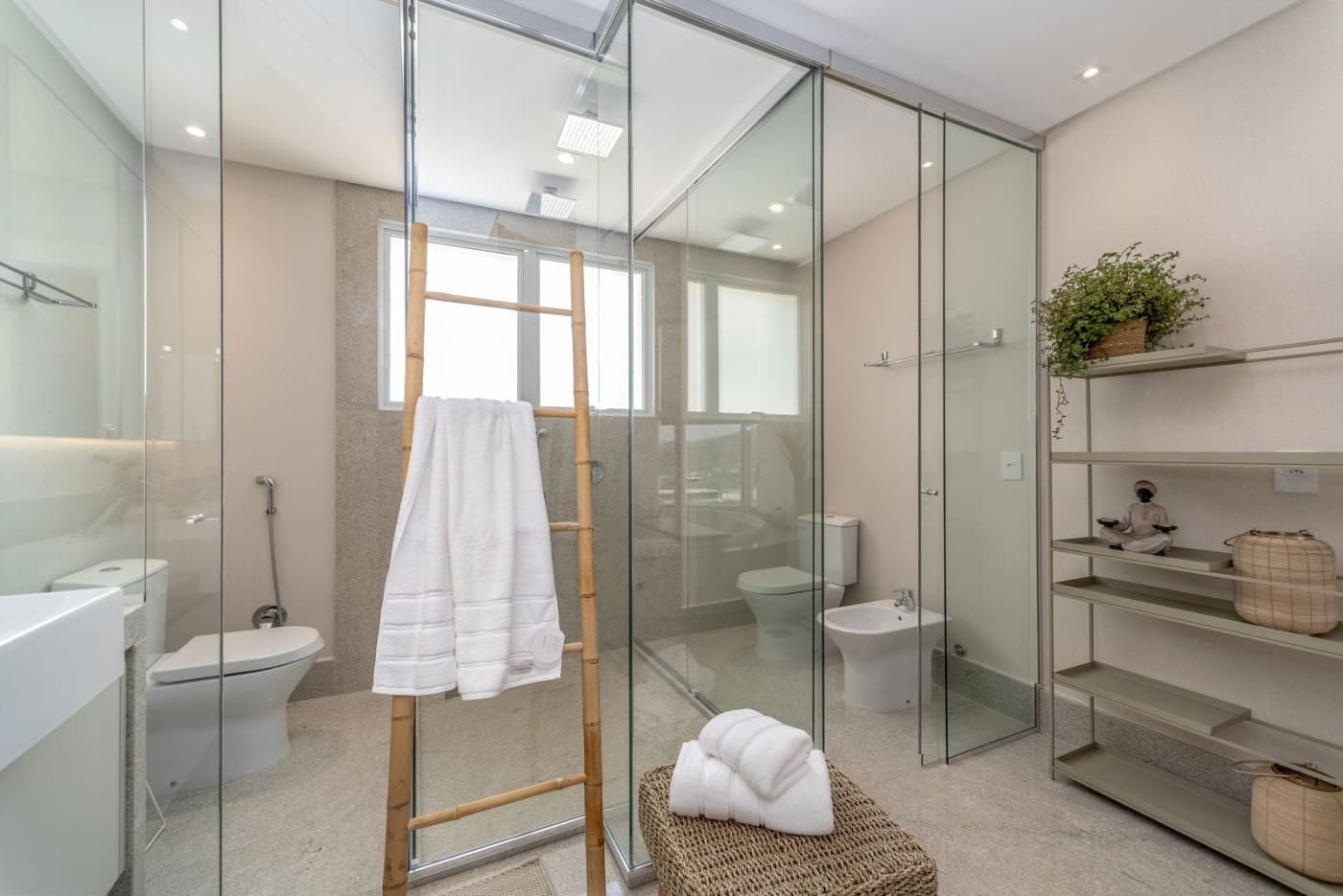 Apartamento para Venda em Balneário Camboriú, Av. Atlântica, 4 dormitórios, 5 banheiros, 4 vagas